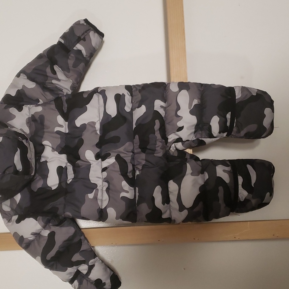 Michael Kors Snowsuit Camo Gray Black size 6 to 12 months euc - Picture 4 of 5